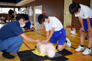 中学生が消防署員から心肺蘇生学ぶ-校内で普通救命講習（両丹日日新聞）-–-yahoo!ニュース