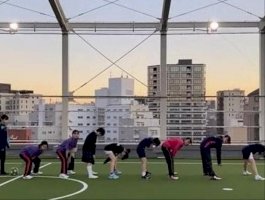 難民支援の動画に参加、中学生がボールをパス…東京家政学院-–-読売新聞